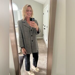 1980s Vintage Wool HERMAN KAY Gray Tweed Structured Shoulder Women's Coat